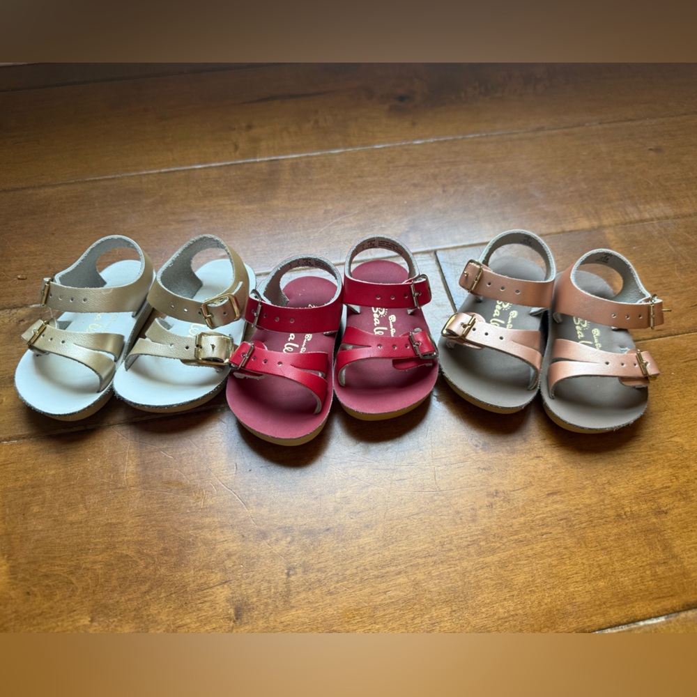 Sun San Sea Wees Sandals set of 3- gold, red, rose gold. Size 2. Like new!
